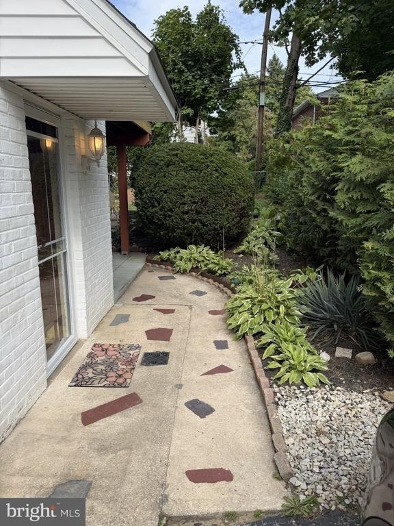 635 Lukens Ave - Photo 2