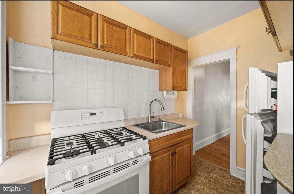 139 E Plumstead Avenue - Photo 5