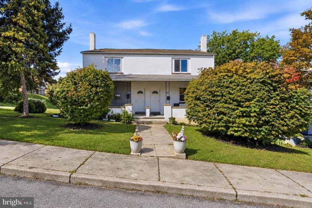 162 Rosemont Avenue - Photo 0