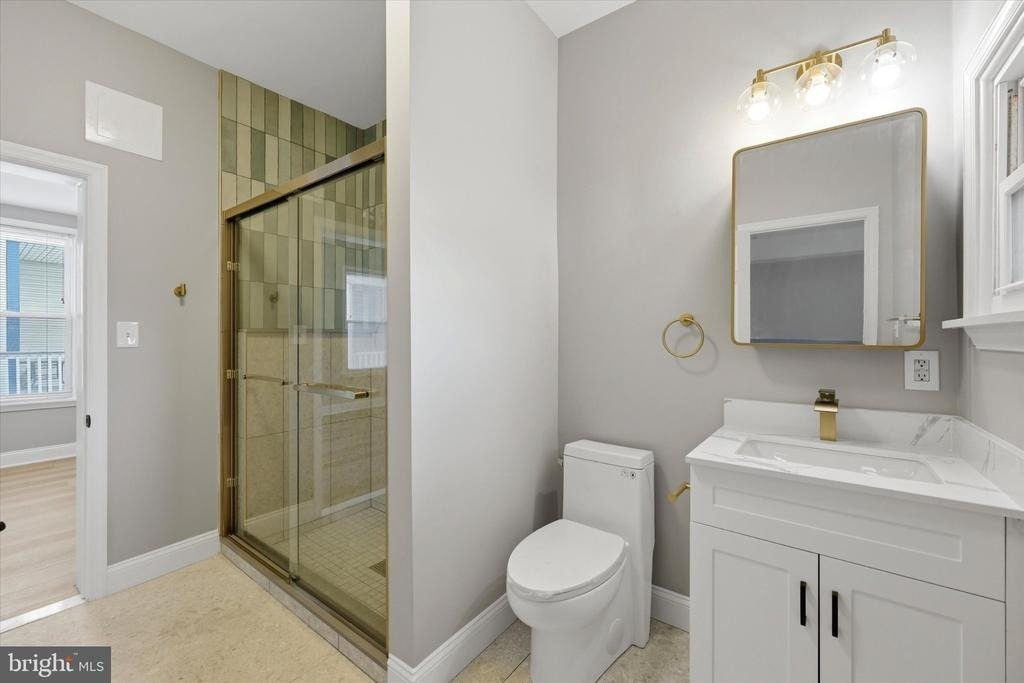 123 Berkley Square - Photo 3