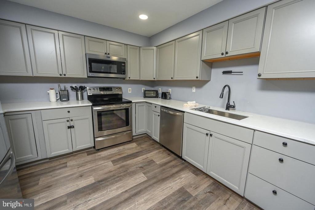 285 Lakeshore Drive - Photo 12