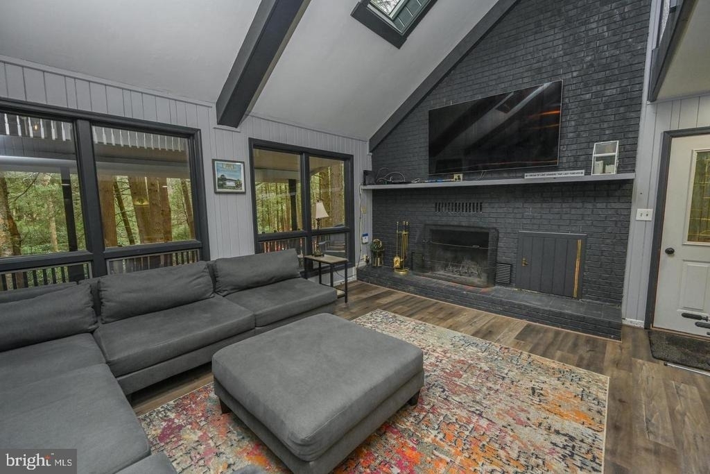 285 Lakeshore Drive - Photo 4