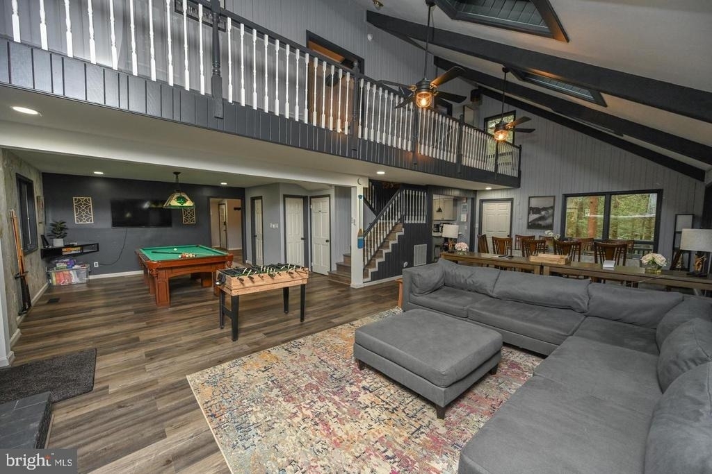 285 Lakeshore Drive - Photo 2