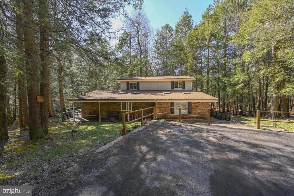 285 Lakeshore Drive - Photo 0