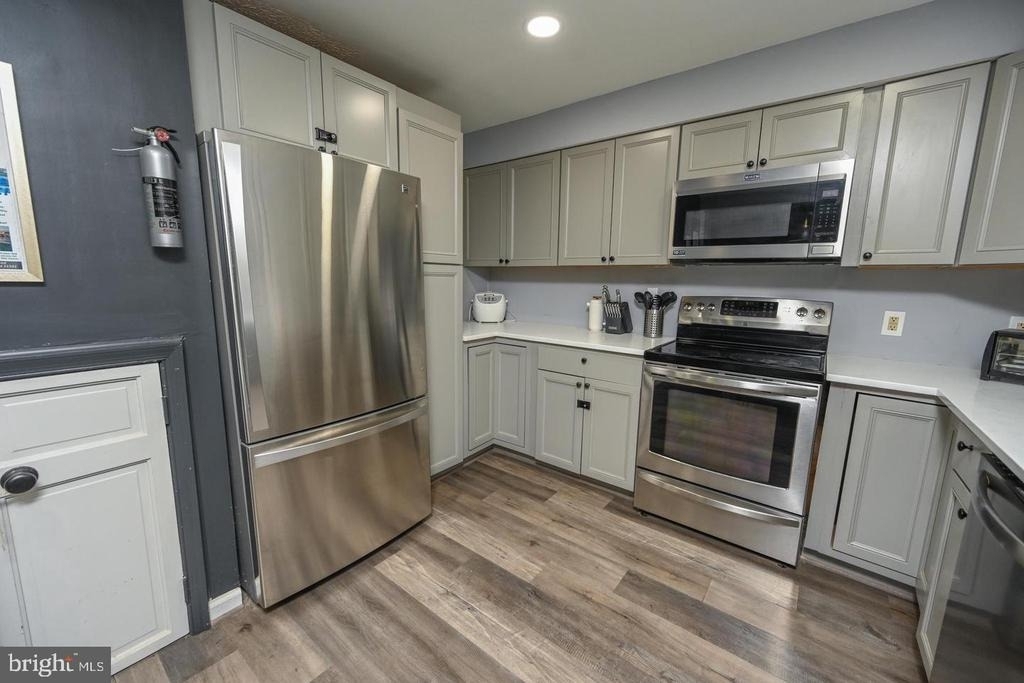 285 Lakeshore Drive - Photo 13