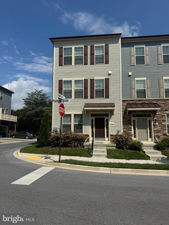 201 Pomegranate Lane - Photo 2
