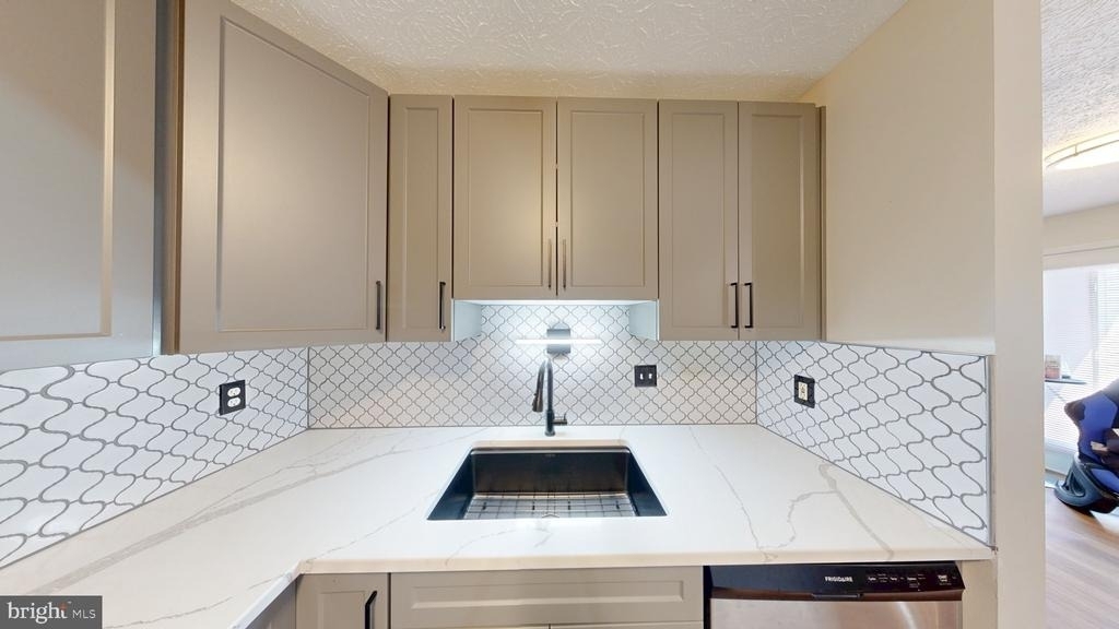 2106 Whitehall Road - Photo 5