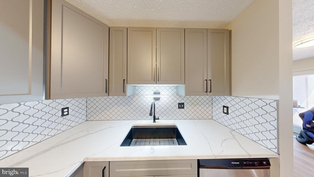 2106 Whitehall Road - Photo 4
