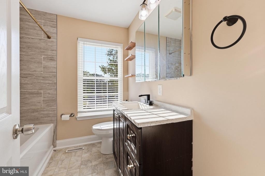 569 Lancaster Place - Photo 32