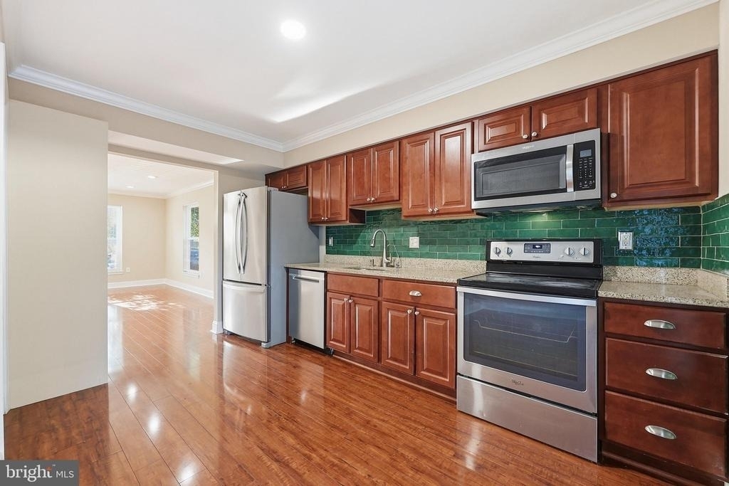 569 Lancaster Place - Photo 13