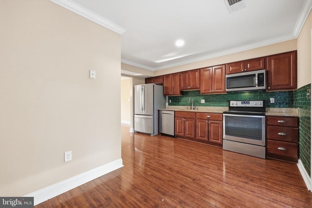 569 Lancaster Place - Photo 12
