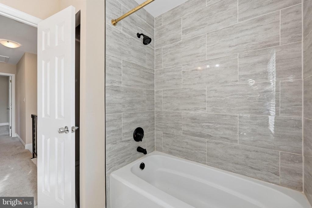 569 Lancaster Place - Photo 34