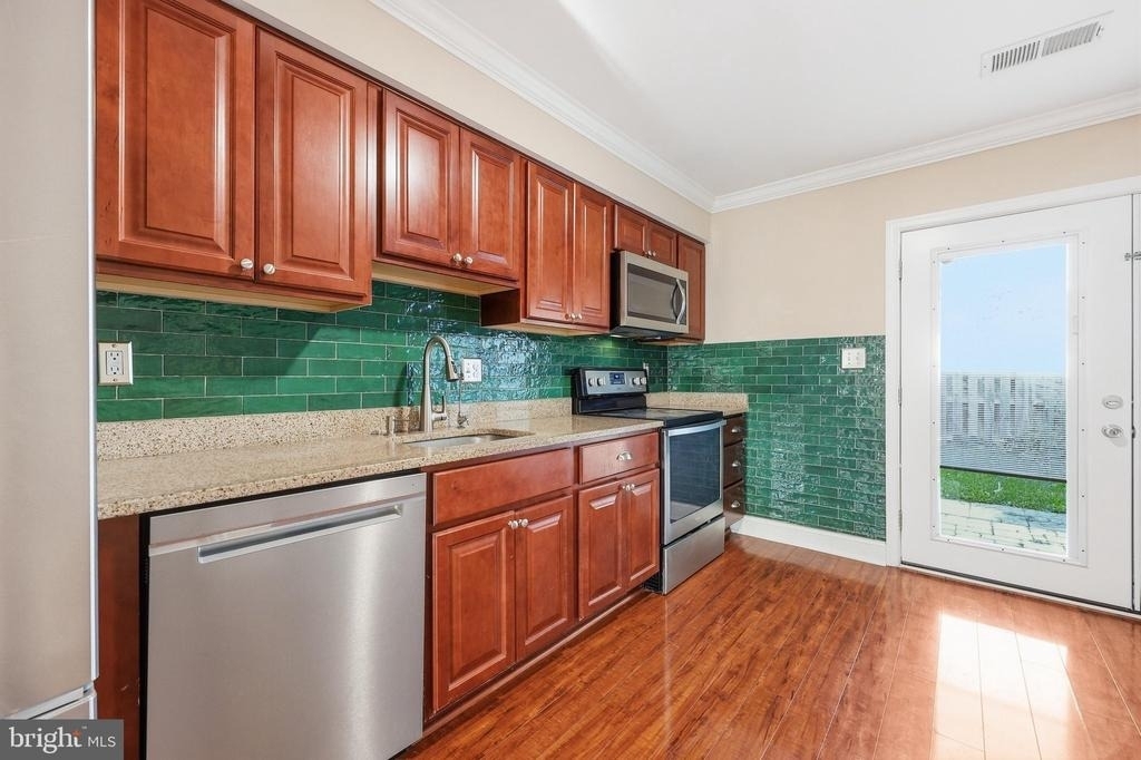 569 Lancaster Place - Photo 16