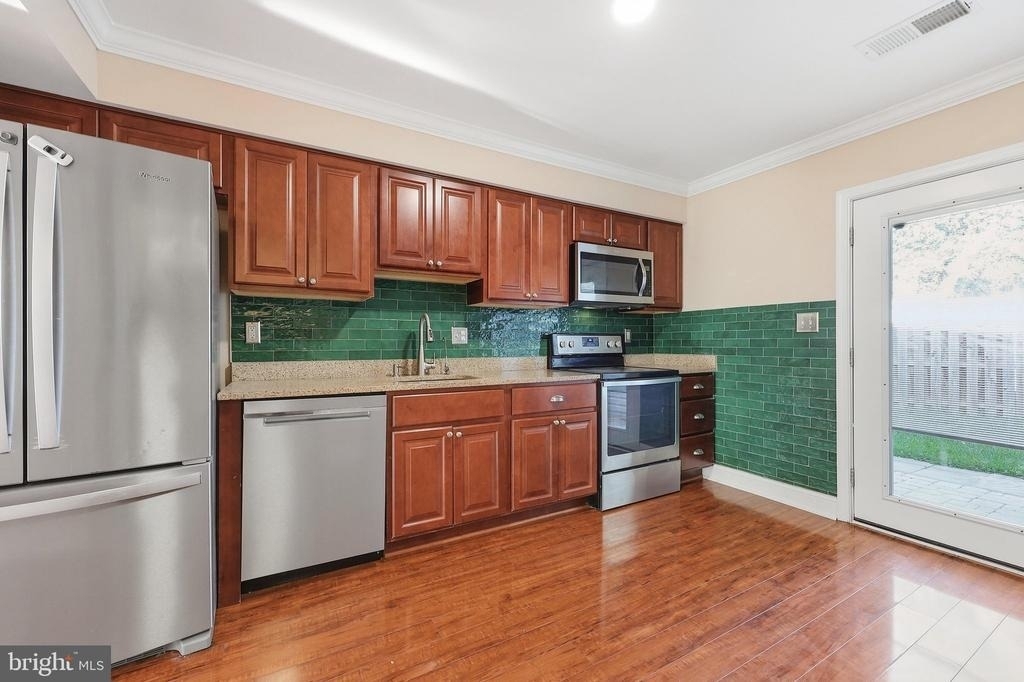 569 Lancaster Place - Photo 15