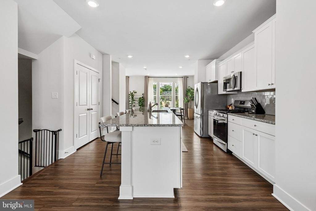 6941 Waterbury Place - Photo 6