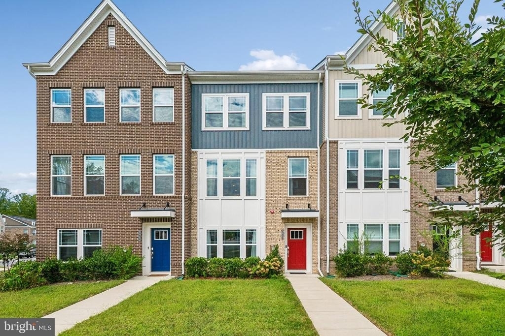 6941 Waterbury Place - Photo 0
