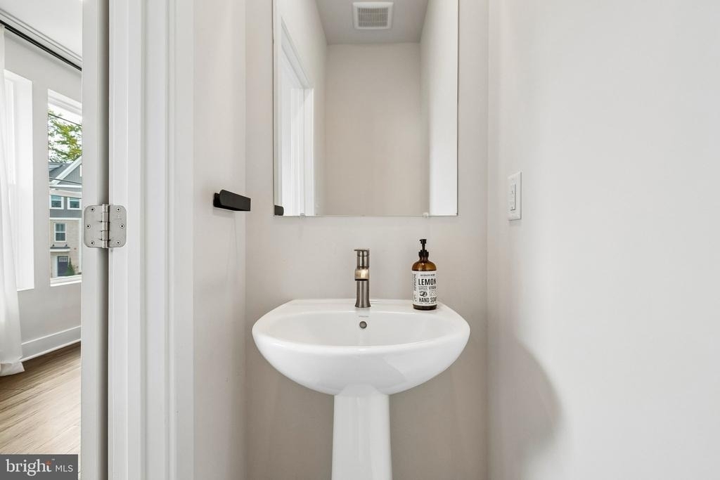 6941 Waterbury Place - Photo 10