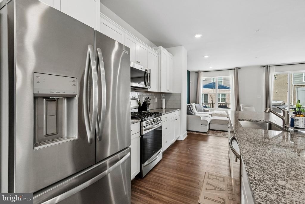 6941 Waterbury Place - Photo 5