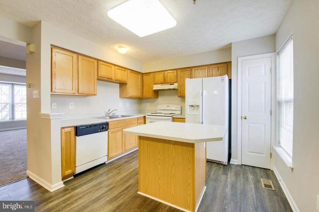 9307 Vanguard Court - Photo 9