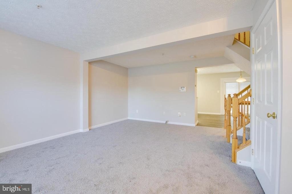 9307 Vanguard Court - Photo 2