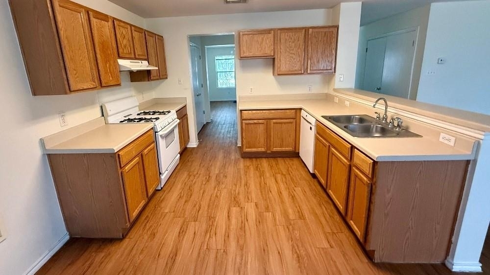 940 Goldenrod St - Photo 1
