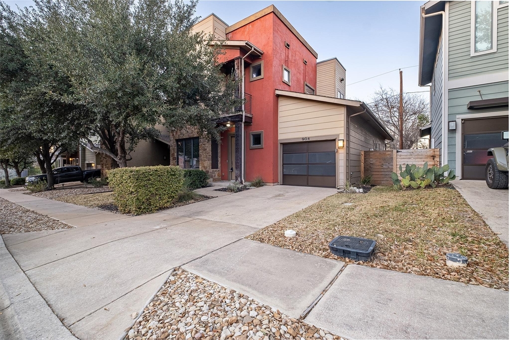 904 Freewater Ln - Photo 1