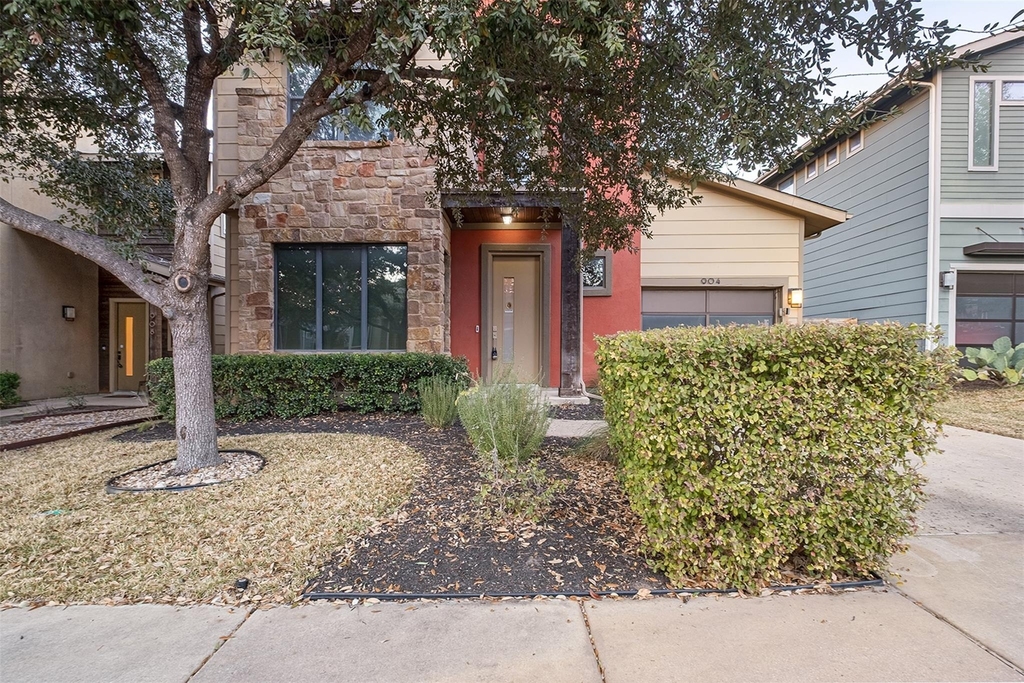 904 Freewater Ln - Photo 0