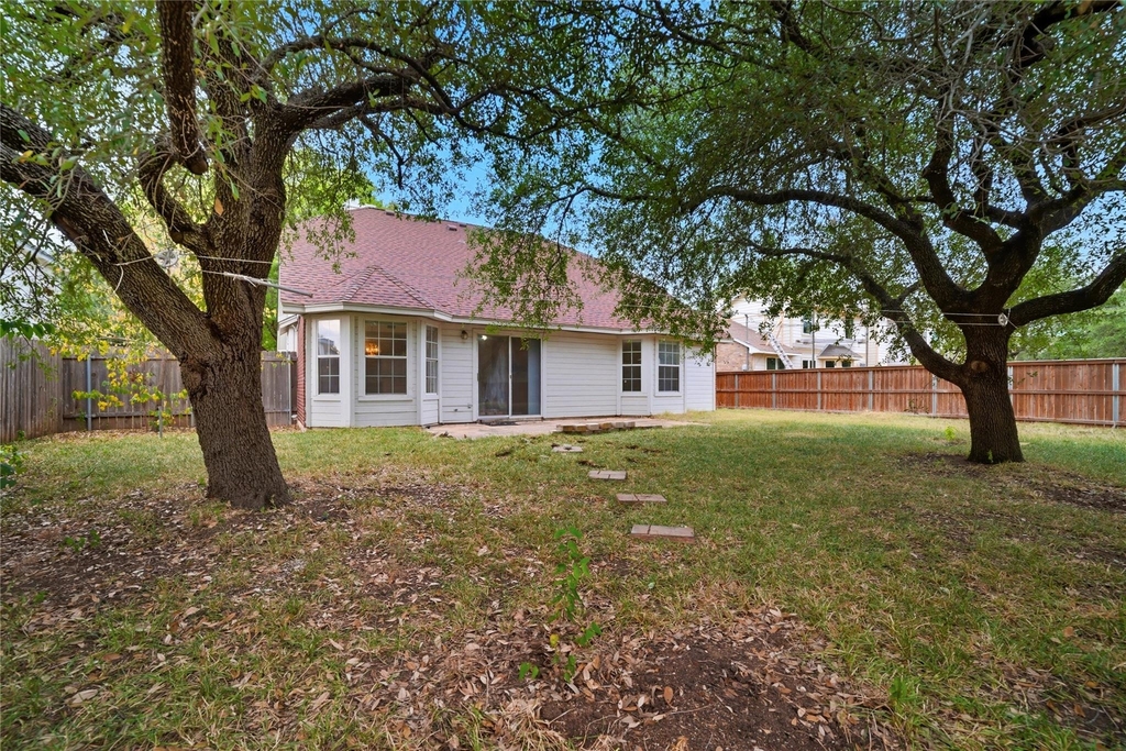 1911 Cedar Bend Dr - Photo 36