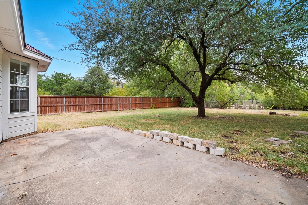 1911 Cedar Bend Dr - Photo 34
