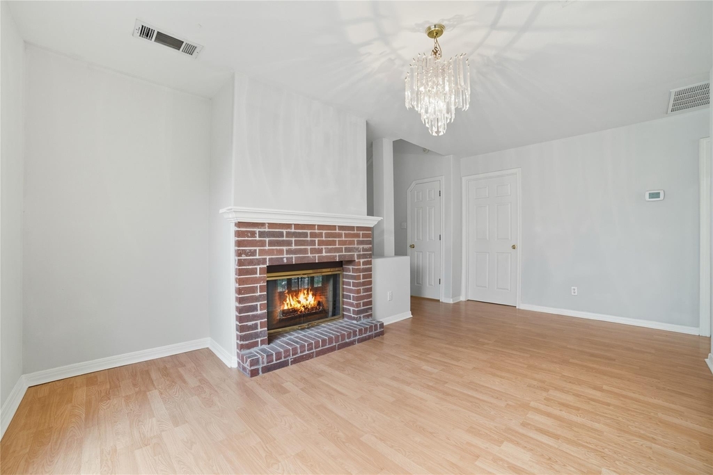 1911 Cedar Bend Dr - Photo 7