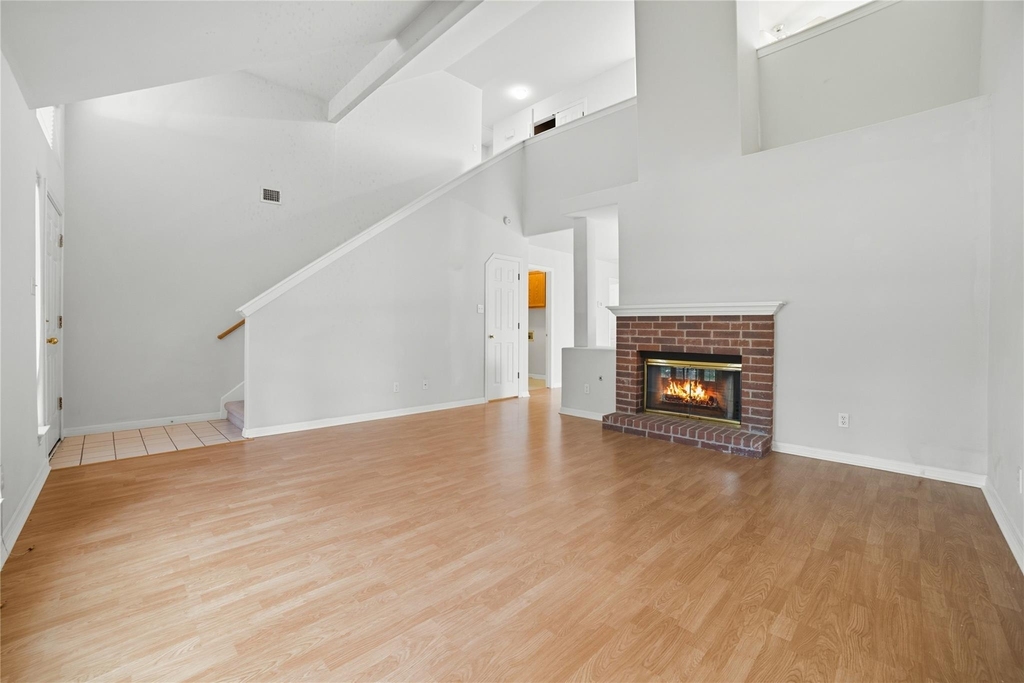 1911 Cedar Bend Dr - Photo 3