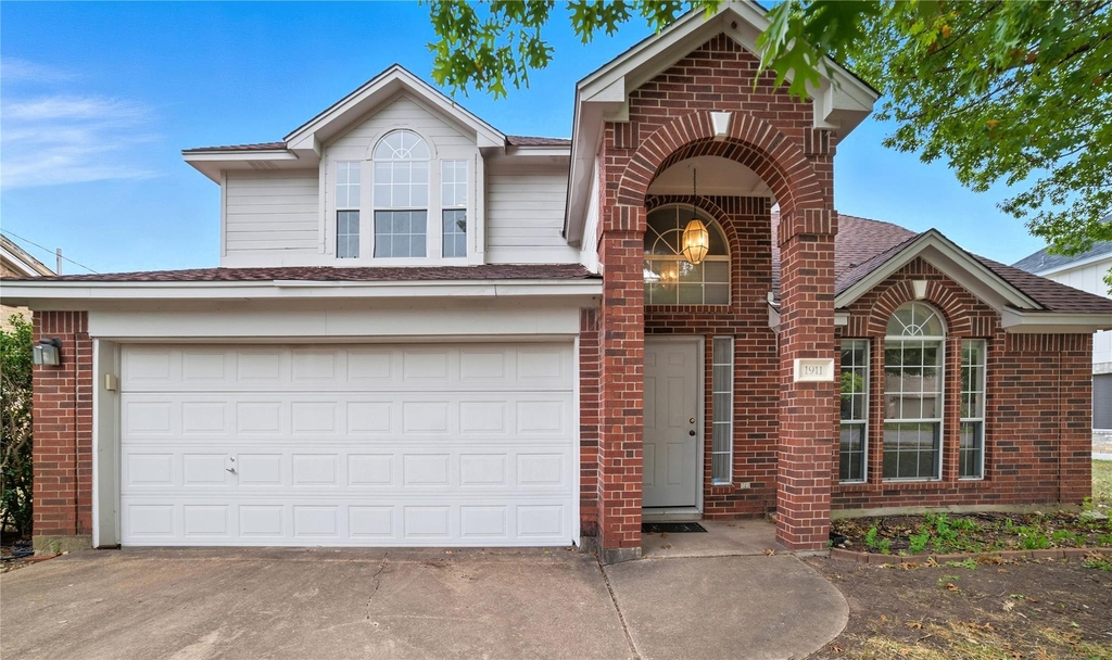 1911 Cedar Bend Dr - Photo 0