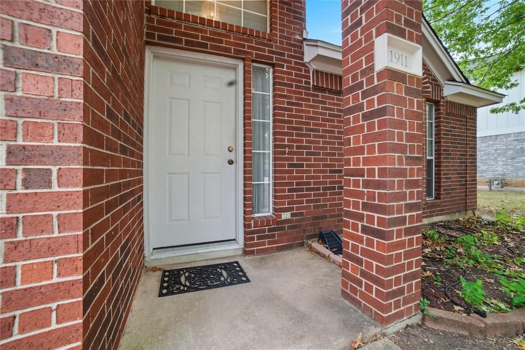 1911 Cedar Bend Dr - Photo 1