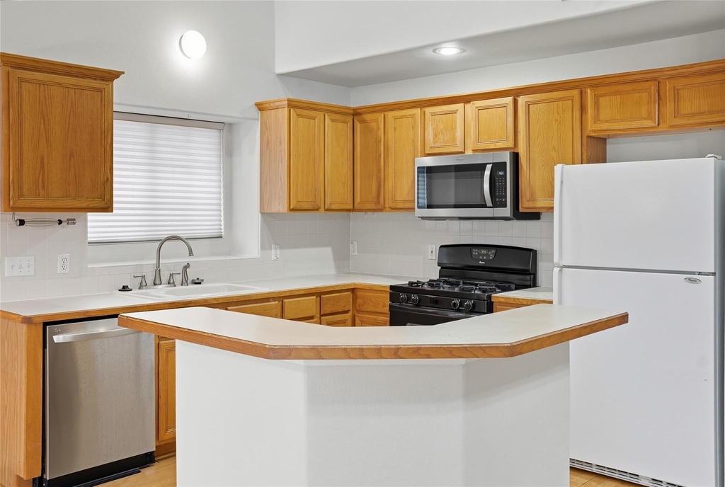 1911 Cedar Bend Dr - Photo 13