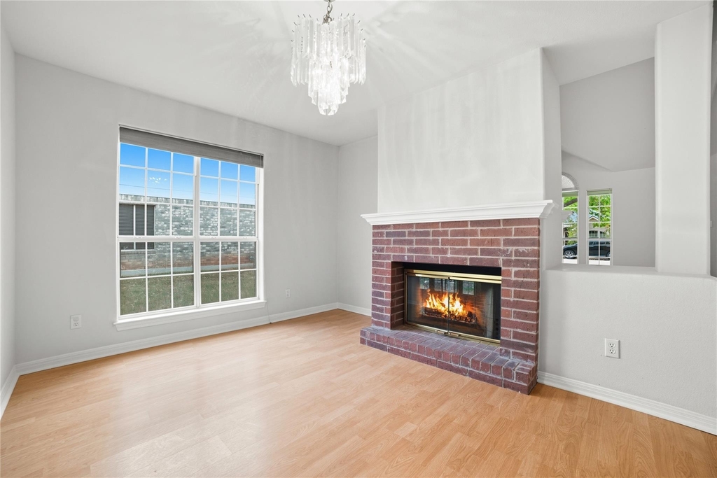 1911 Cedar Bend Dr - Photo 8