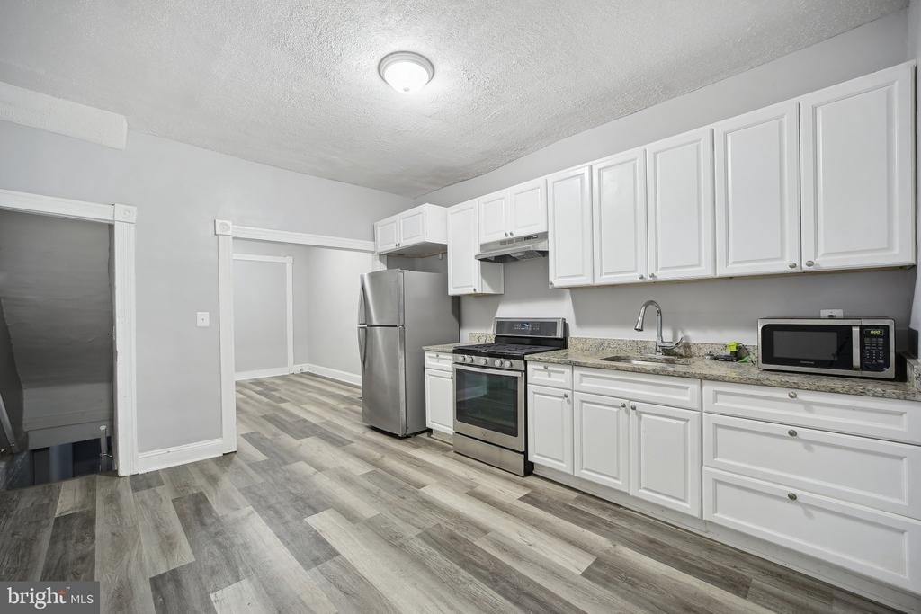 1524 E 28th Street E - Photo 2