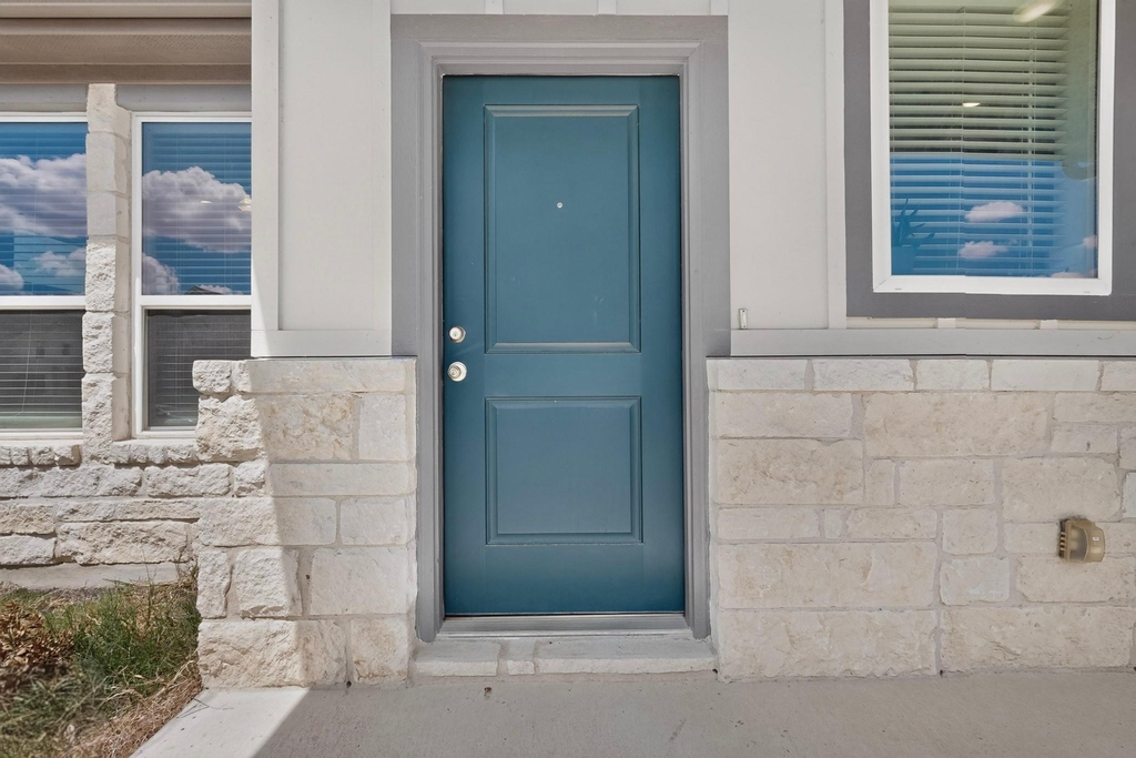 6317 Marsh Ln - Photo 2