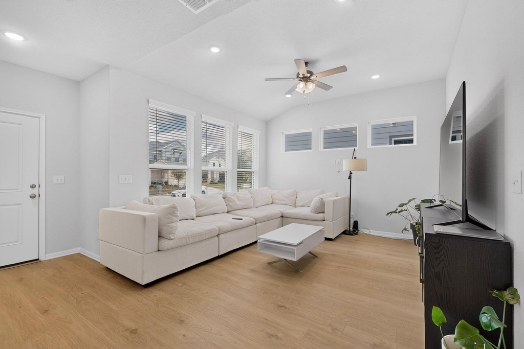 6317 Marsh Ln - Photo 4
