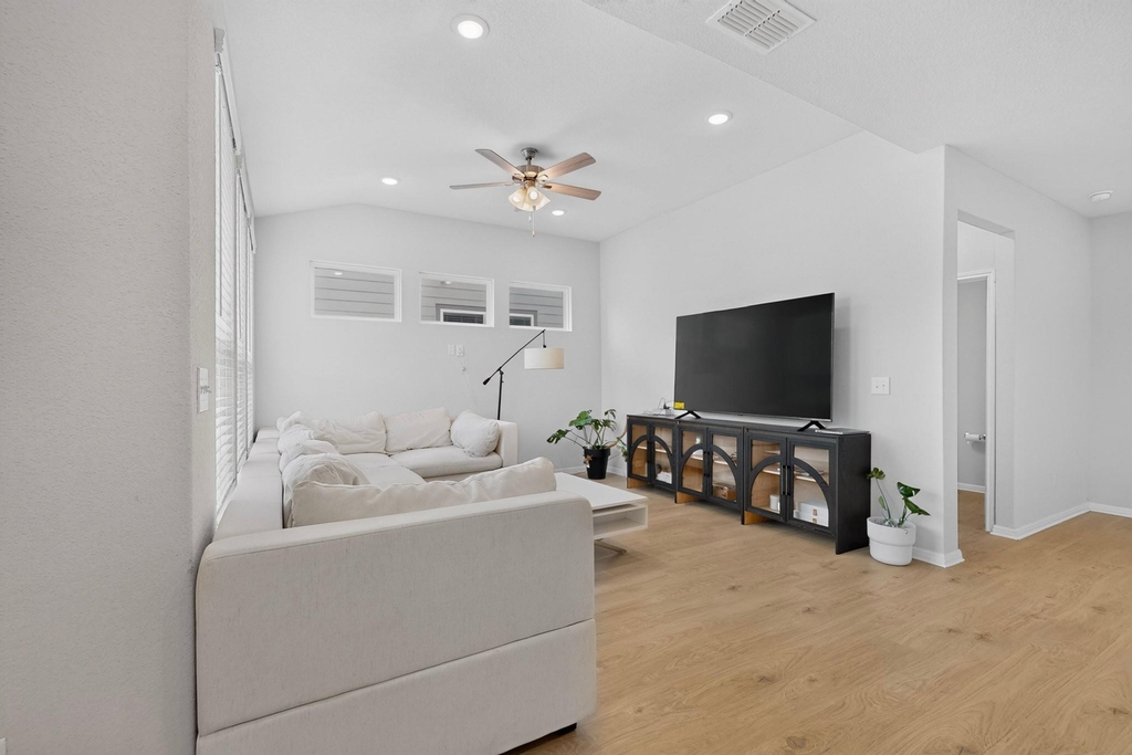 6317 Marsh Ln - Photo 5