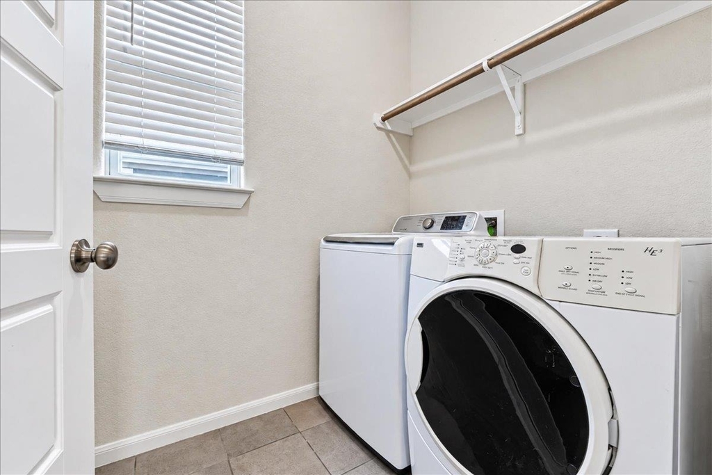 5829 Urbano Bnd - Photo 22