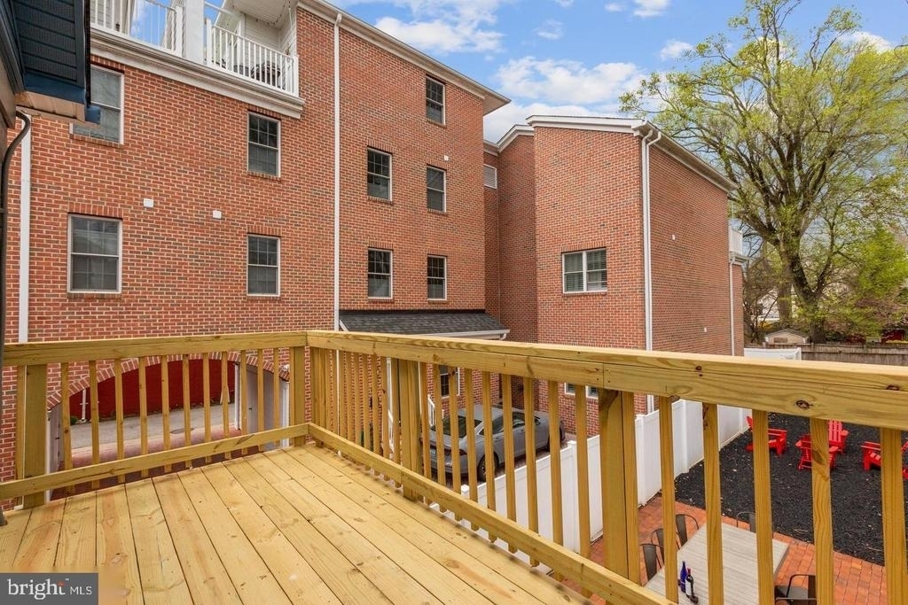 220 West Street - Photo 19