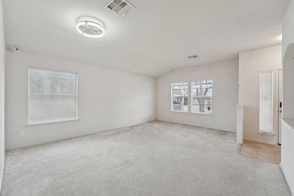 1724 Darjeeling Dr - Photo 3