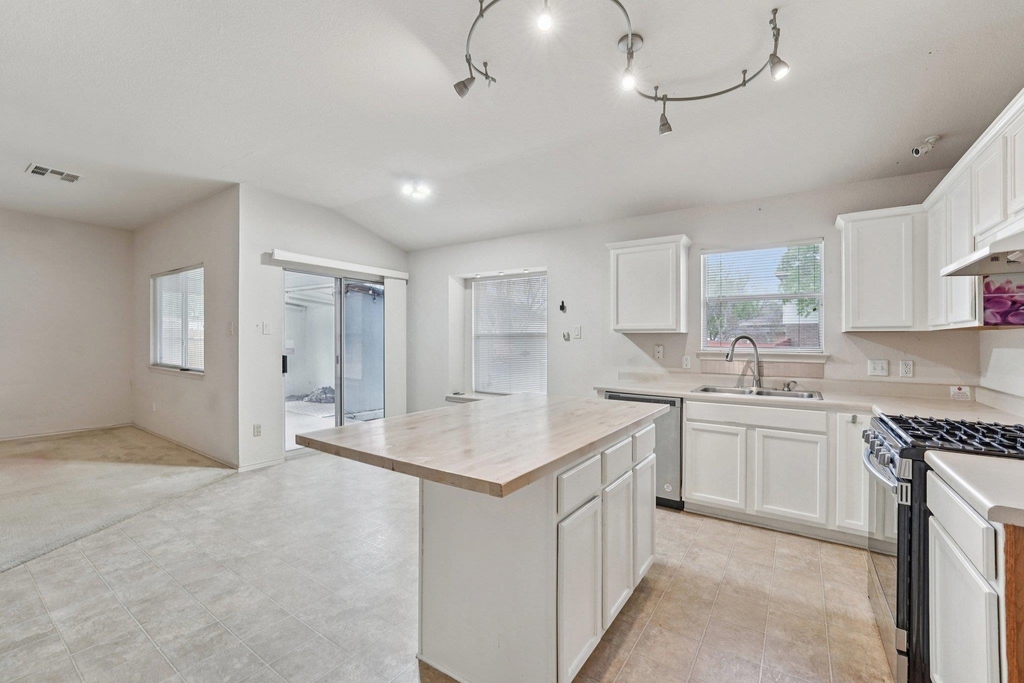 1724 Darjeeling Dr - Photo 5