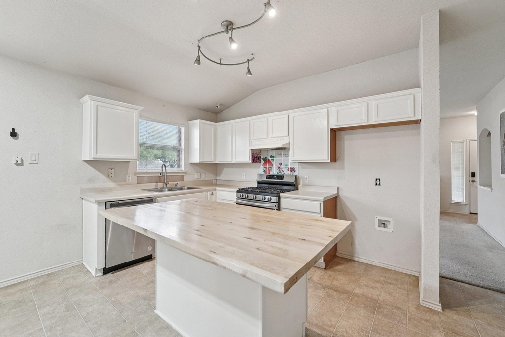 1724 Darjeeling Dr - Photo 4