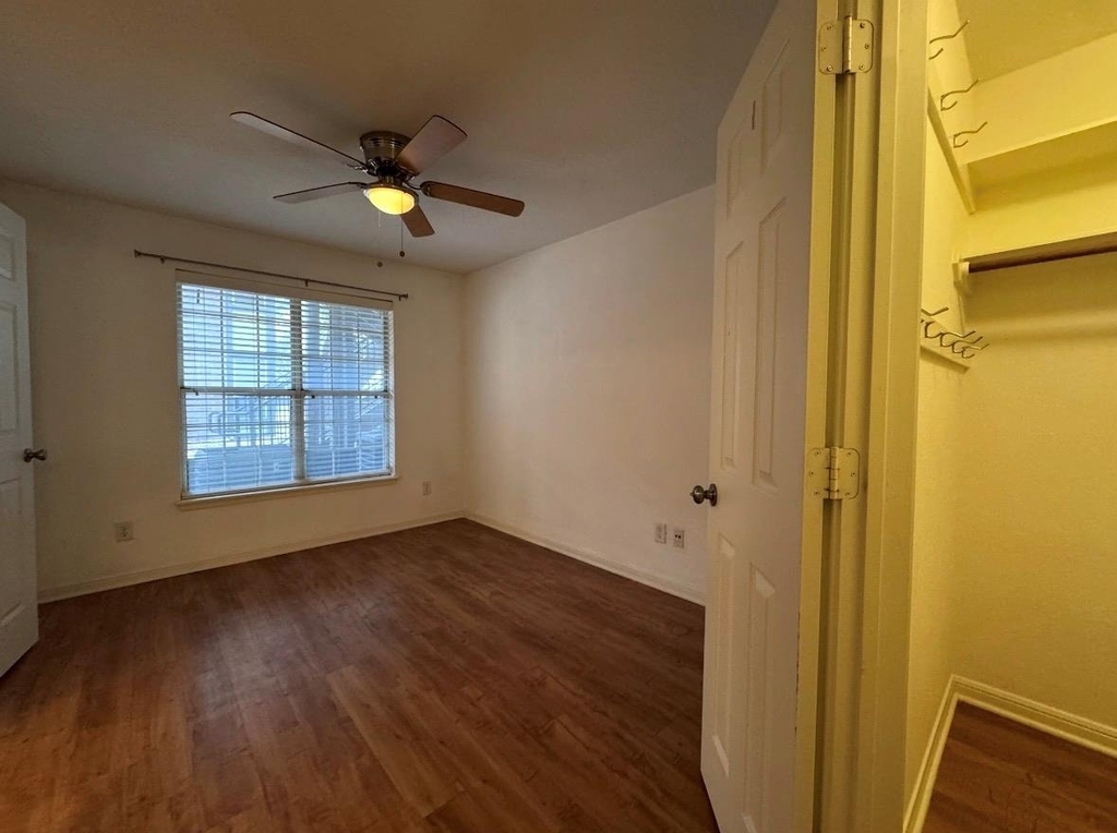 7685 Northcross Dr - Photo 4