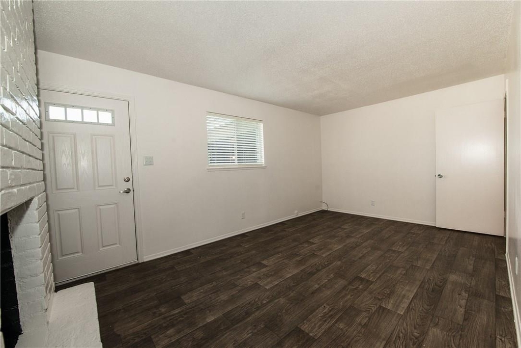 1600 Parker Ln - Photo 11