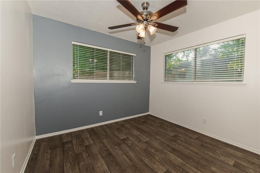 1600 Parker Ln - Photo 18