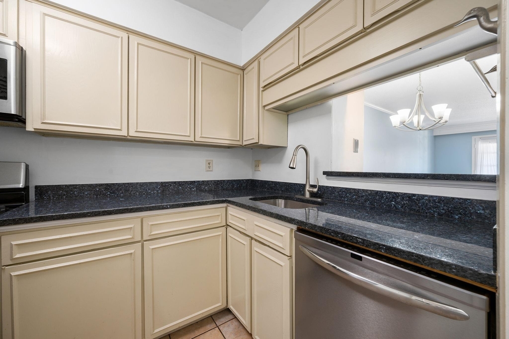 7920 Rockwood Ln - Photo 5