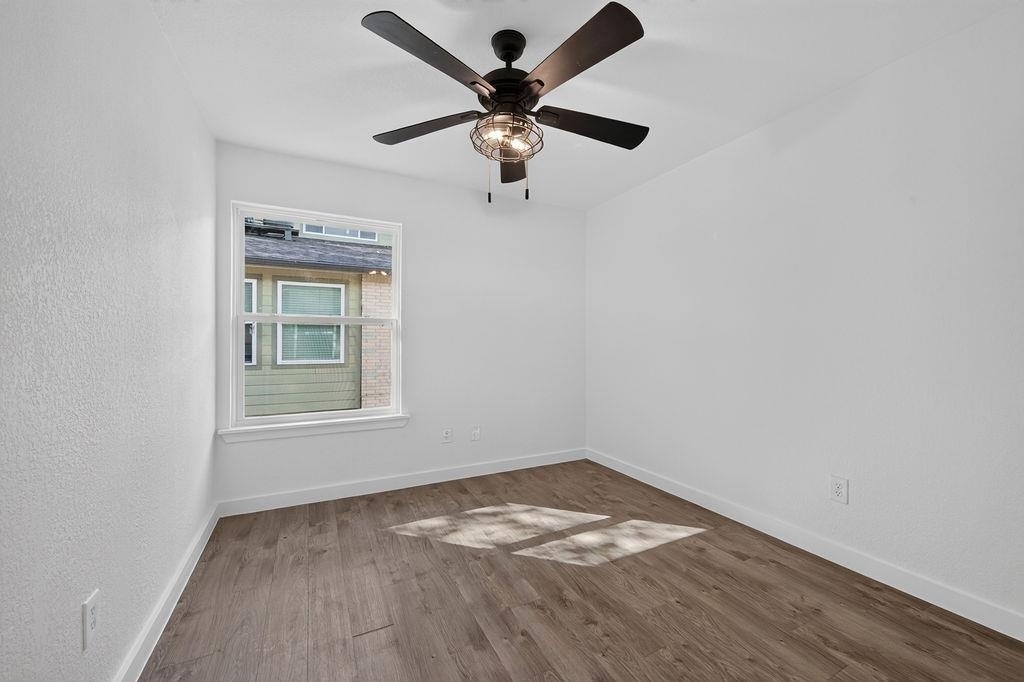 2124 Burton Dr - Photo 8