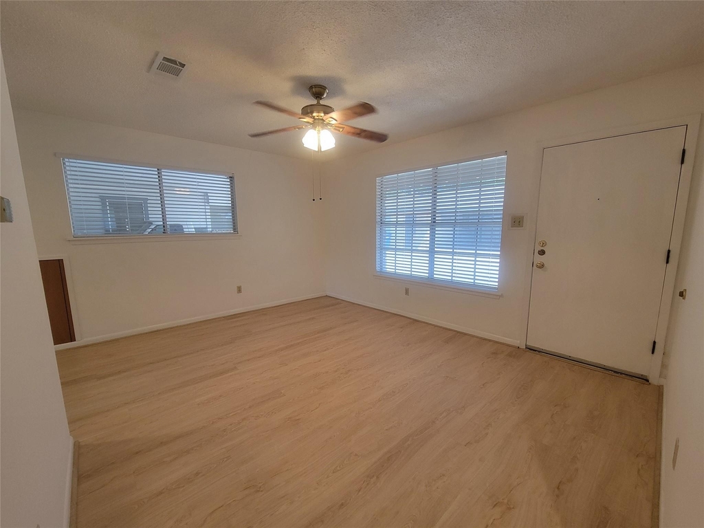 5804 Nassau Dr - Photo 3